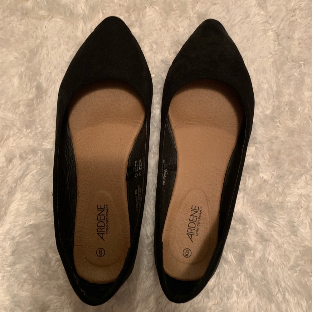 Black pointed toe flats